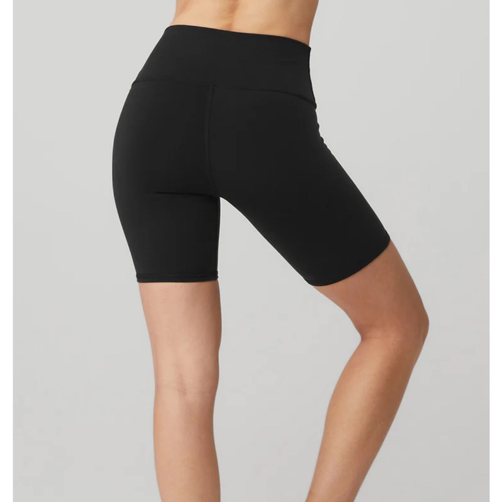 Alo 7” High-Waist Biker Shortly